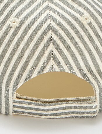 Cappellino a righe
