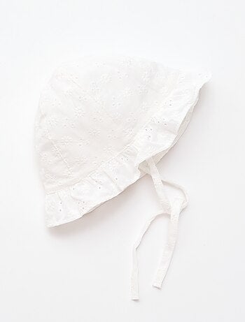 Cappellino bob con ricamo sangallo da annodare