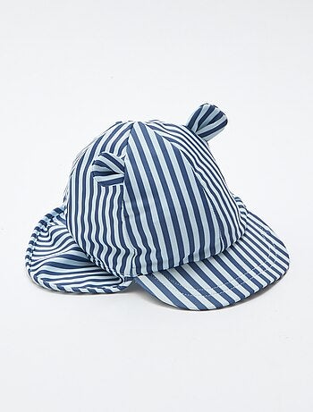 Cappellino bob lungo sulla nuca