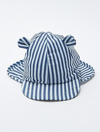 Cappellino bob lungo sulla nuca