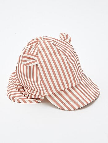 Cappellino bob lungo sulla nuca