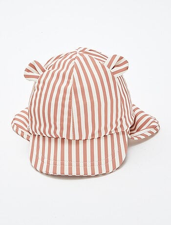 Cappellino bob lungo sulla nuca