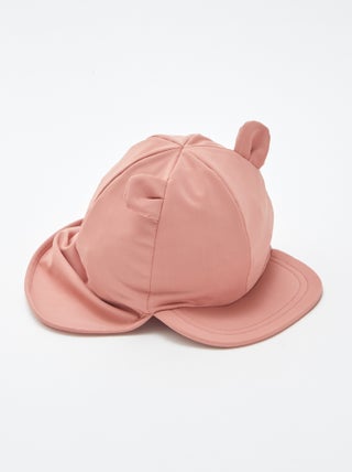 Cappellino bob lungo sulla nuca