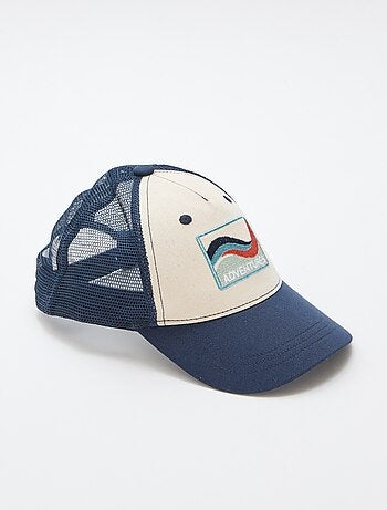 Cappellino con retina e ricamo frontale