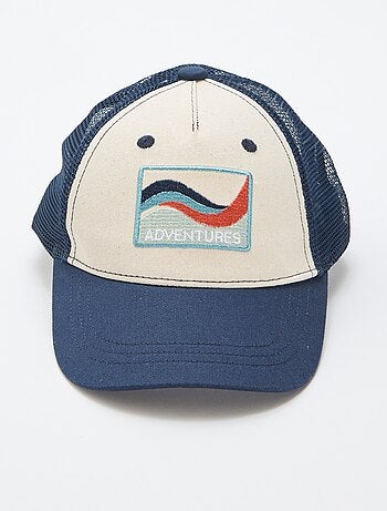 Cappellino con retina e ricamo frontale