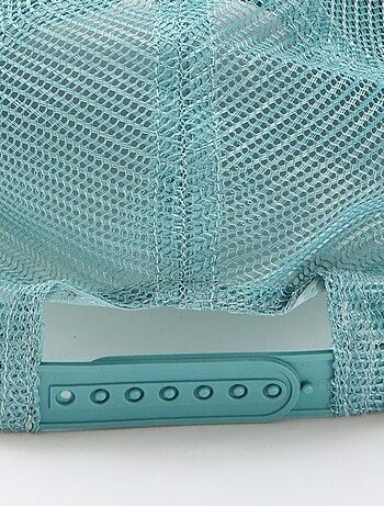 Cappellino con retina e ricamo frontale