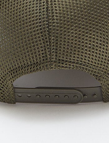 Cappellino con ricamo