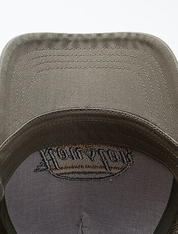 Cappellino con ricamo
