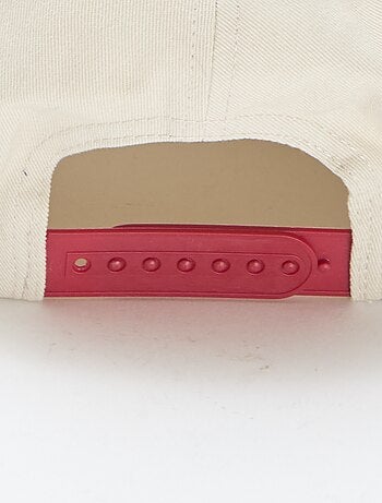 Cappellino con scritta