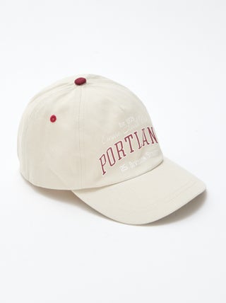 Cappellino con scritta