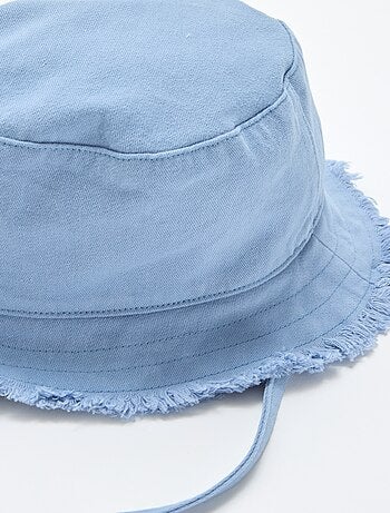 Cappello a secchiello a tinta unita con frange e laccetti in cotone