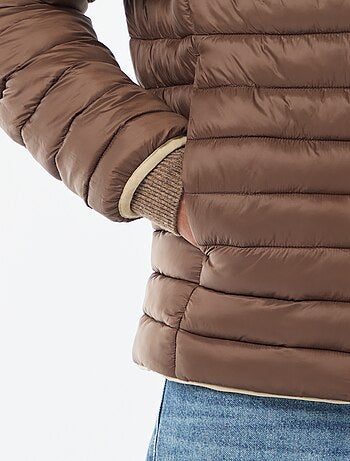 Cappotto con collo alto e cappuccio con fodera satinata