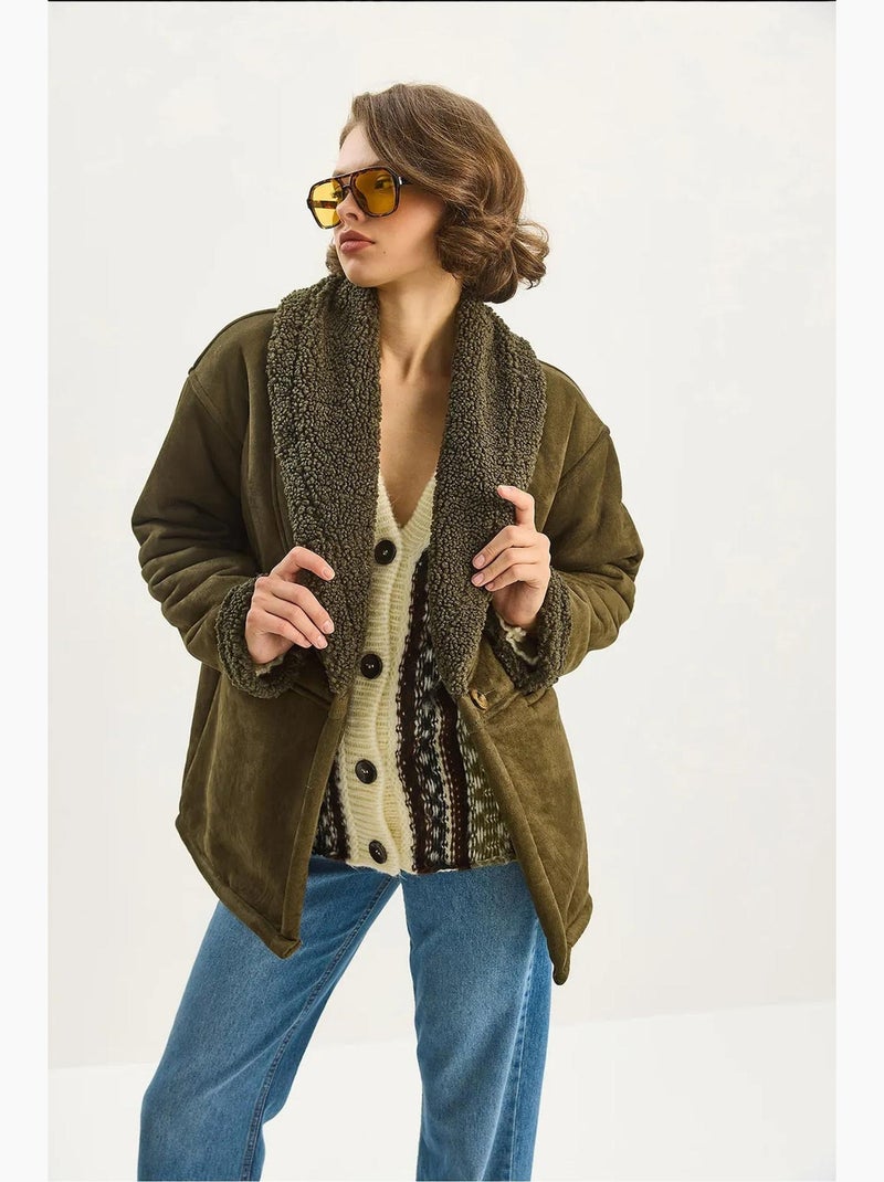 Cappotto con dettagli in pelliccia sintetica e bottoni lucci Cachi - Kiabi