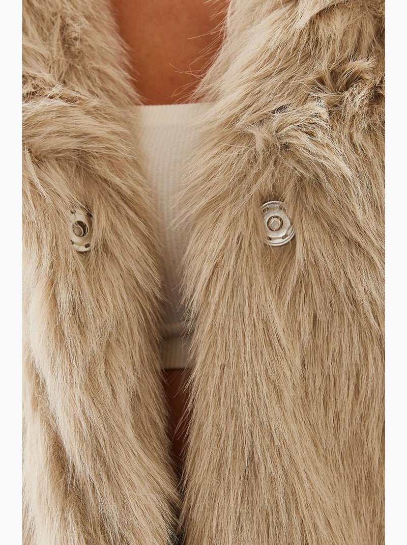 Cappotto corto boxy in pelliccia sintetica lucci Beige argilla - Kiabi