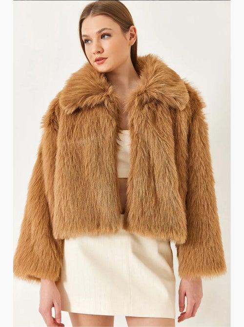 Cappotto corto boxy in pelliccia sintetica lucci - Kiabi Cappotto corto boxy in pelliccia sintetica lucci - Kiabi