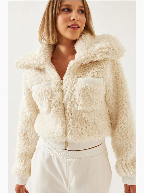 Cappotto corto in ecopelliccia testurizzata con colletto con zip lucci - Kiabi