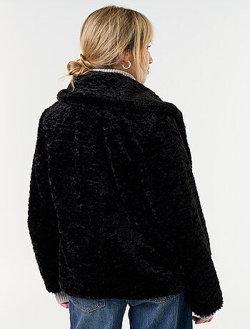 Cappotto corto in pelliccia sintetica effetto astrakan