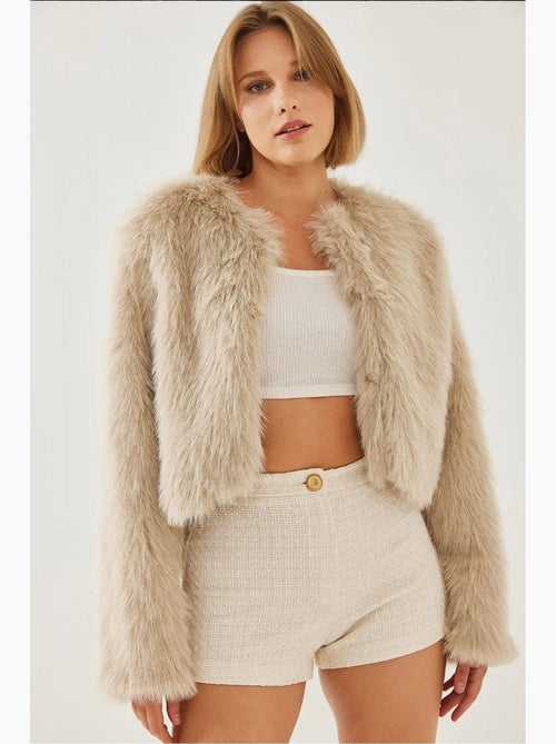 Cappotto crop boxy in pelliccia sintetica lucci - Kiabi Cappotto crop boxy in pelliccia sintetica lucci - Kiabi