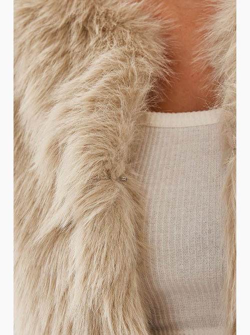 Cappotto crop boxy in pelliccia sintetica lucci - Kiabi Cappotto crop boxy in pelliccia sintetica lucci - Kiabi