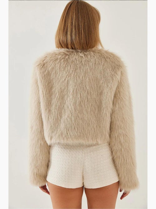 Cappotto crop boxy in pelliccia sintetica lucci - Kiabi Cappotto crop boxy in pelliccia sintetica lucci - Kiabi