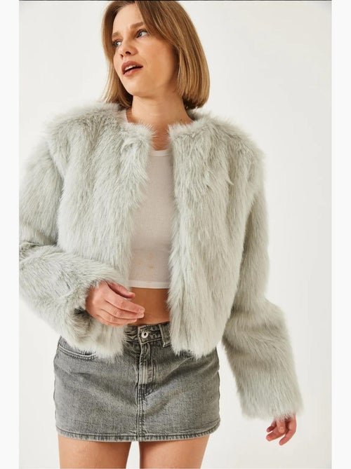 Cappotto crop boxy in pelliccia sintetica lucci - Kiabi Cappotto crop boxy in pelliccia sintetica lucci - Kiabi