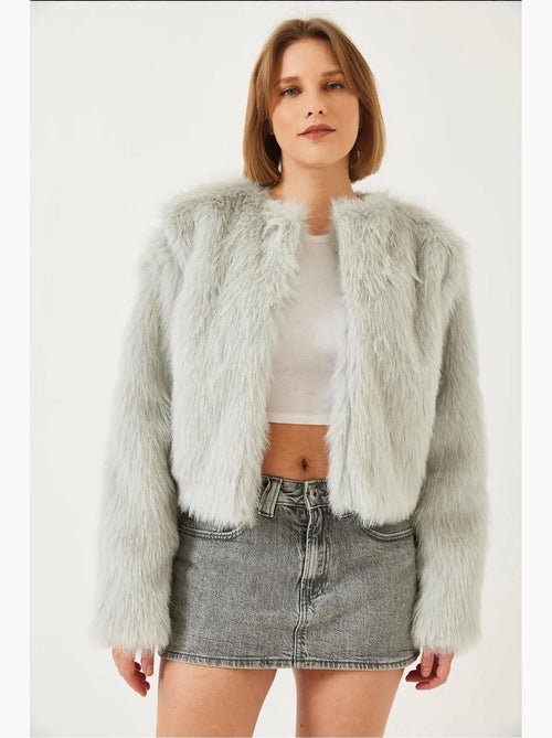 Cappotto crop boxy in pelliccia sintetica lucci - Kiabi Cappotto crop boxy in pelliccia sintetica lucci - Kiabi