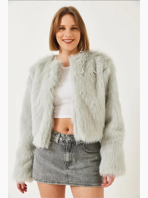 Cappotto crop boxy in pelliccia sintetica lucci - Kiabi Cappotto crop boxy in pelliccia sintetica lucci - Kiabi