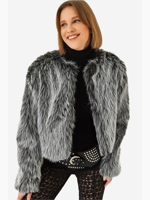 Cappotto crop boxy in pelliccia sintetica lucci - Kiabi Cappotto crop boxy in pelliccia sintetica lucci - Kiabi
