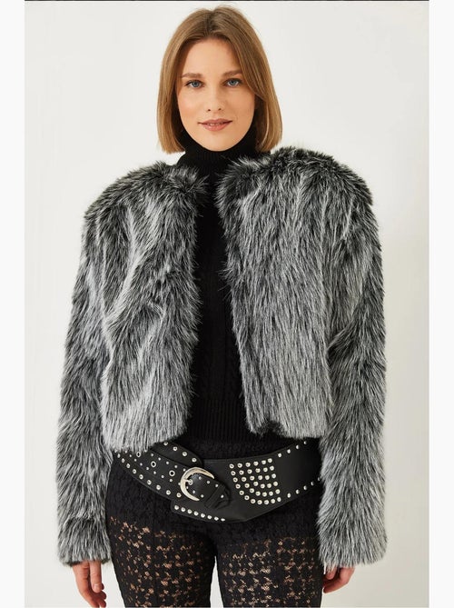 Cappotto crop boxy in pelliccia sintetica lucci - Kiabi Cappotto crop boxy in pelliccia sintetica lucci - Kiabi