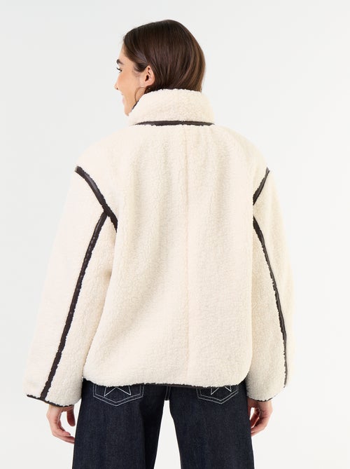 Cappotto effetto montone con bordi a contrasto - Kiabi Cappotto effetto montone con bordi a contrasto - Kiabi