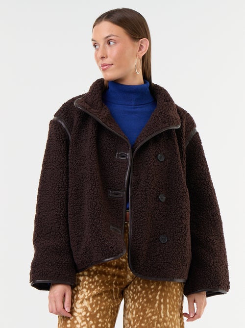 Cappotto effetto montone con bordi a contrasto - Kiabi Cappotto effetto montone con bordi a contrasto - Kiabi