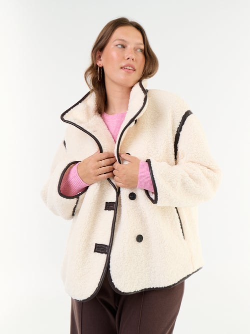 Cappotto effetto montone con dettagli in ecopelle - Kiabi