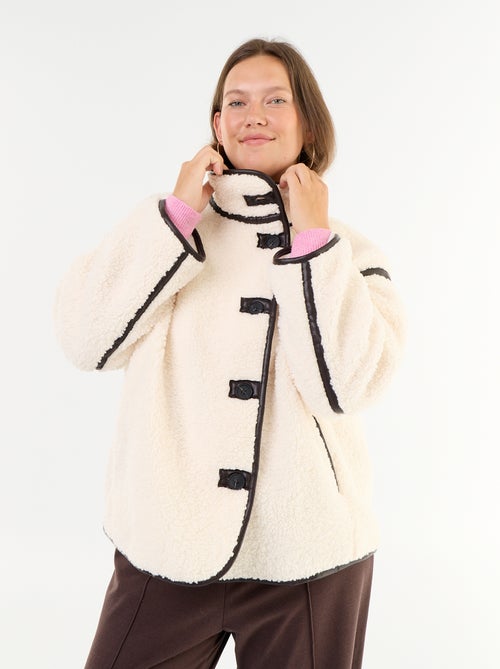 Cappotto effetto montone con dettagli in ecopelle - Kiabi