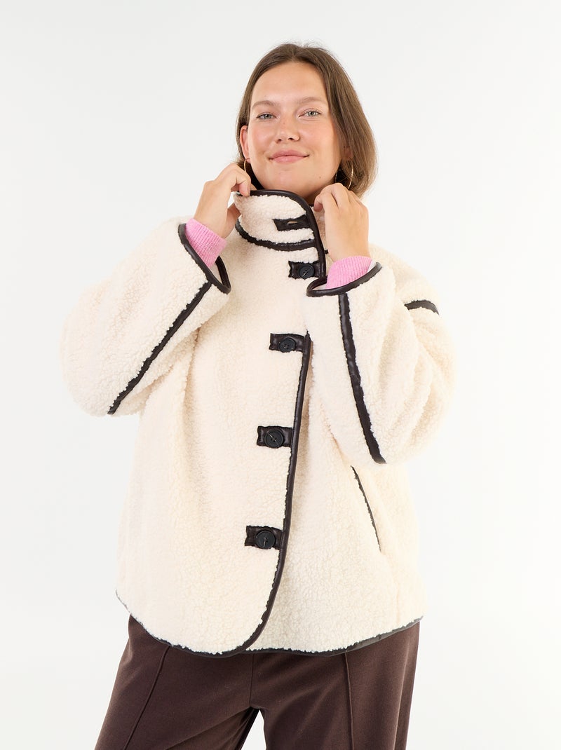 Cappotto effetto montone con dettagli in ecopelle Beige - Kiabi