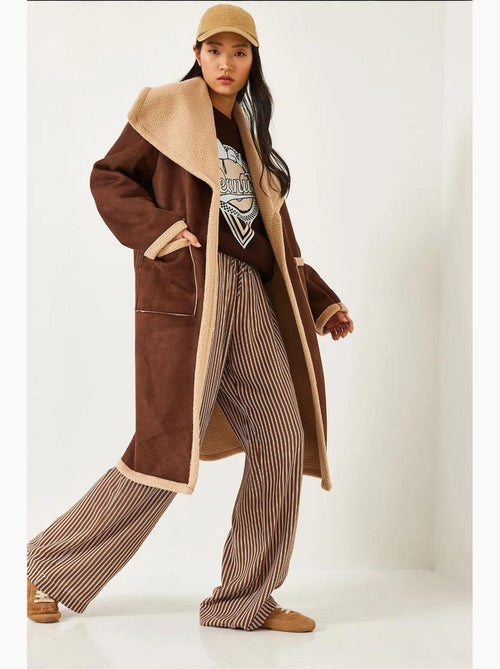 Cappotto foderato in pelle scamosciata con doppia tasca lucci - Kiabi Cappotto foderato in pelle scamosciata con doppia tasca lucci - Kiabi