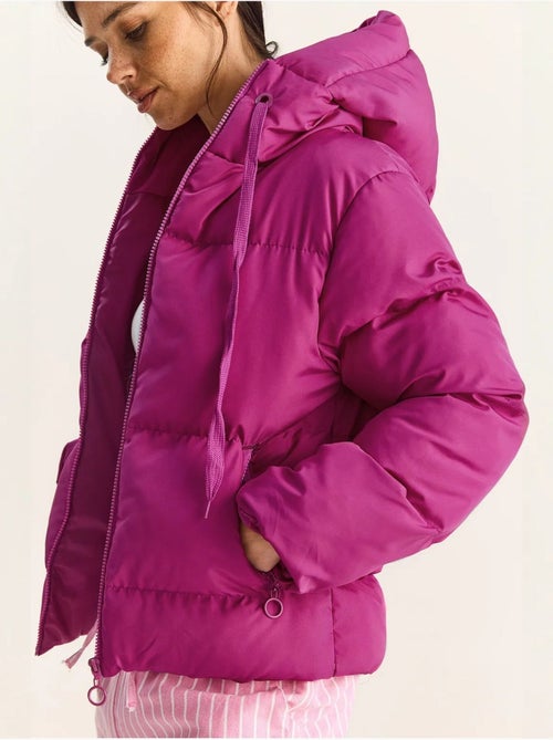 Cappotto imbottito con cappuccio lucci - Kiabi Cappotto imbottito con cappuccio lucci - Kiabi