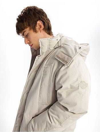Cappotto imbottito spesso con cappuccio, zip e tasche giesto