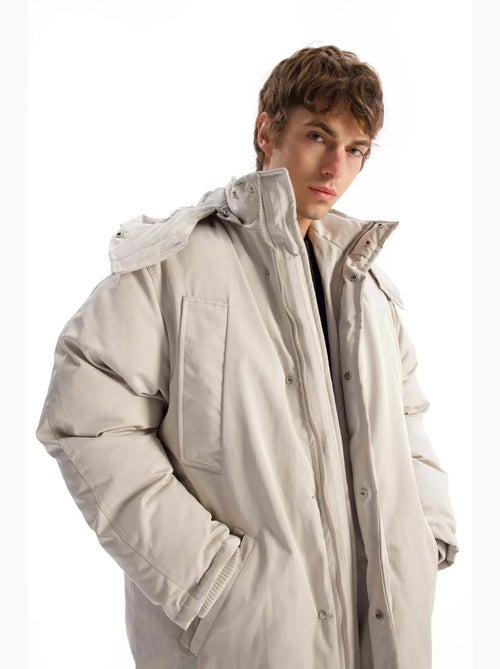 Cappotto imbottito spesso con cappuccio, zip e tasche giesto - Kiabi Cappotto imbottito spesso con cappuccio, zip e tasche giesto - Kiabi