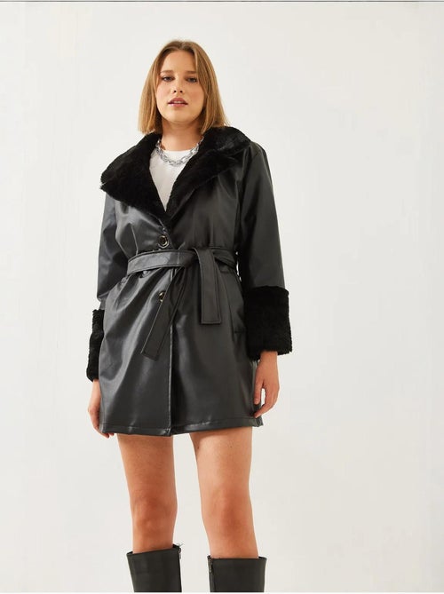 Cappotto in ecopelle con collo e polsini in ecopelliccia lucci - Kiabi Cappotto in ecopelle con collo e polsini in ecopelliccia lucci - Kiabi