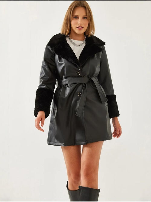 Cappotto in ecopelle con collo e polsini in ecopelliccia lucci - Kiabi Cappotto in ecopelle con collo e polsini in ecopelliccia lucci - Kiabi