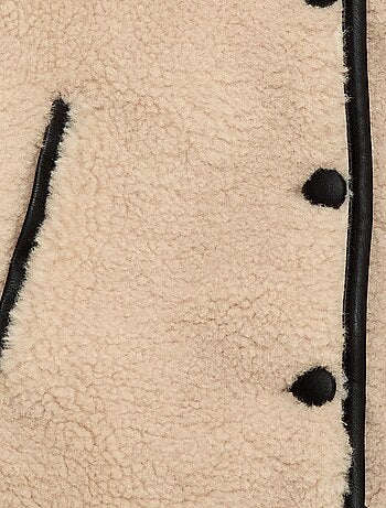 Cappotto in ecopelliccia con apertura a pressione
