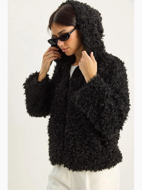 Cappotto in peluche con cappuccio lucci - Kiabi Cappotto in peluche con cappuccio lucci - Kiabi