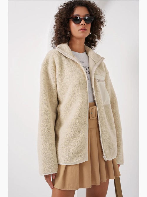 Cappotto in peluche oversize con dettagli tasche bdart - Kiabi Cappotto in peluche oversize con dettagli tasche bdart - Kiabi