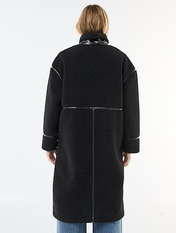 Cappotto lungo effetto montone con inserti in similpelle