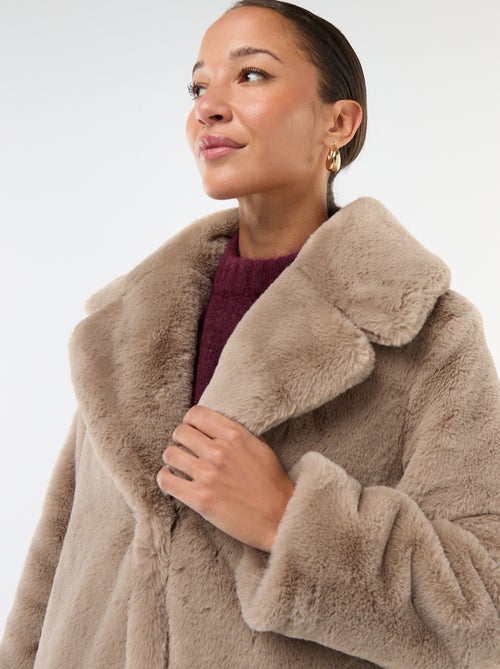 Cappotto lungo in finta pelliccia - Kiabi