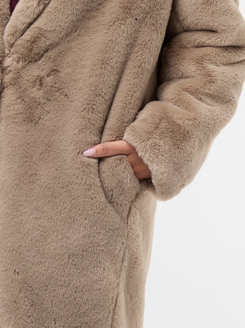 Cappotto lungo in finta pelliccia - Kiabi