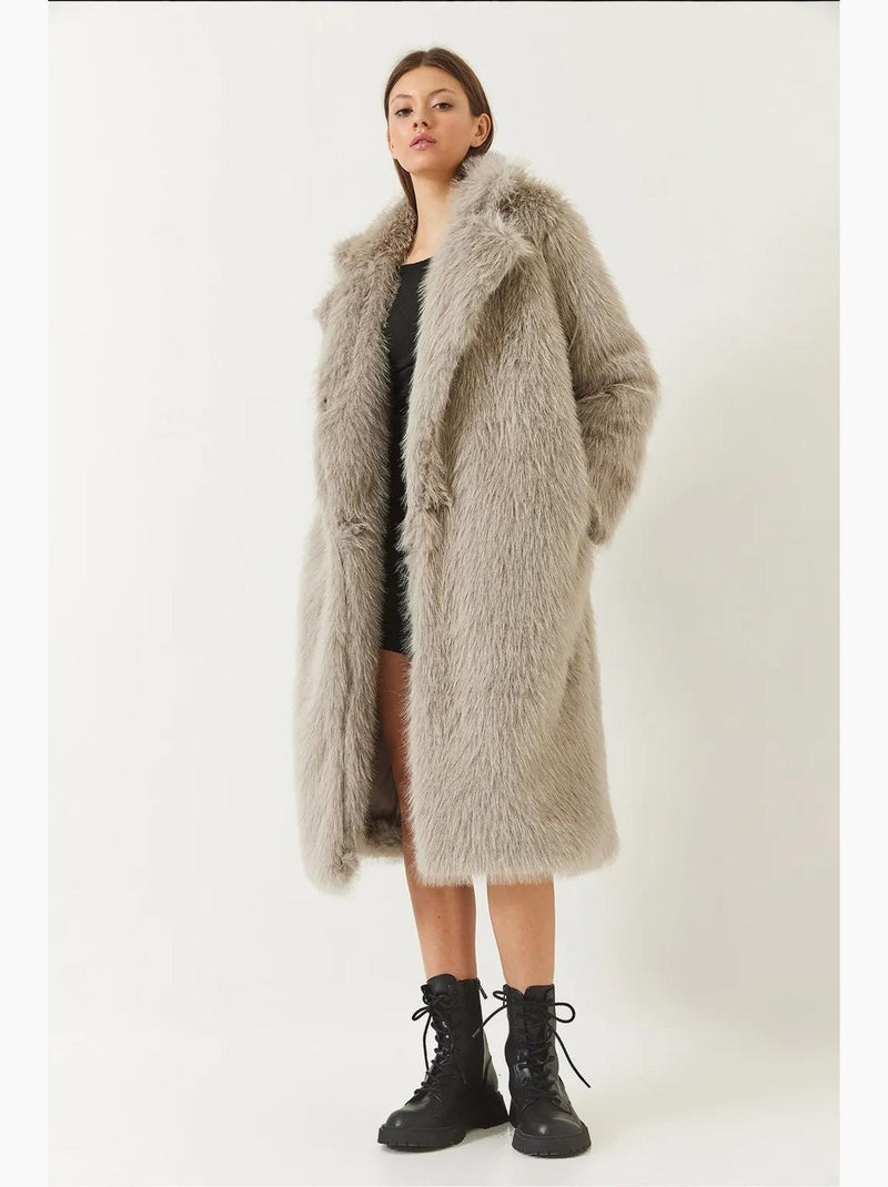 Cappotto lungo in pelliccia sintetica con collo a scialle lucci Grigio chiaro - Kiabi