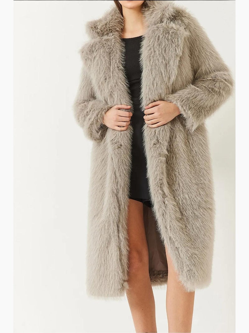 Cappotto lungo in pelliccia sintetica con collo a scialle lucci Grigio chiaro - Kiabi