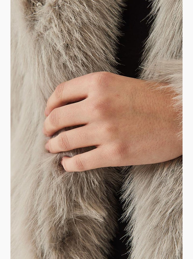 Cappotto lungo in pelliccia sintetica con collo a scialle lucci Grigio chiaro - Kiabi