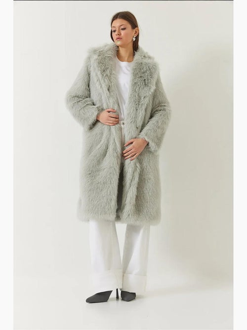 Cappotto lungo in pelliccia sintetica con collo a scialle lucci - Kiabi Cappotto lungo in pelliccia sintetica con collo a scialle lucci - Kiabi